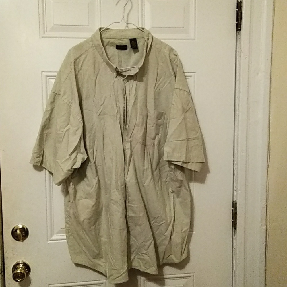 Van Heusen short sleeved button up shirt size 4xlt